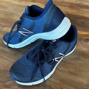 New Balance 711 V3 Womens Blue Running Shoes sz 7